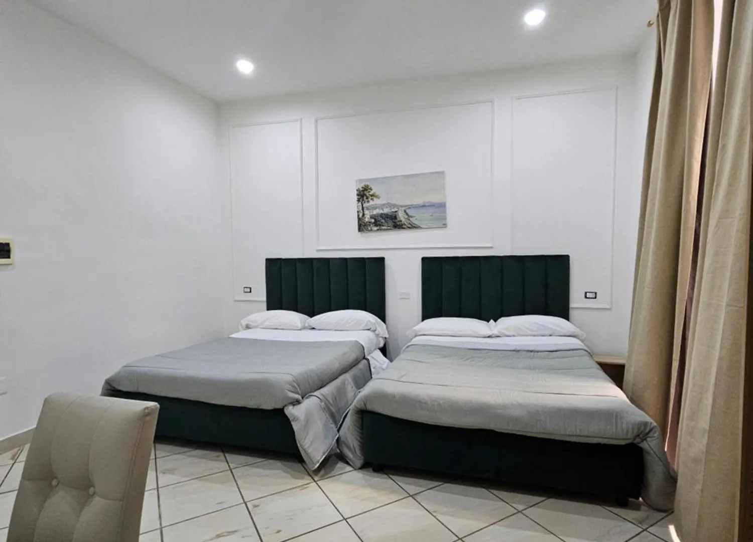 B&B Napoli Centrale Room&Jacuzzi 2*, Naples Italy