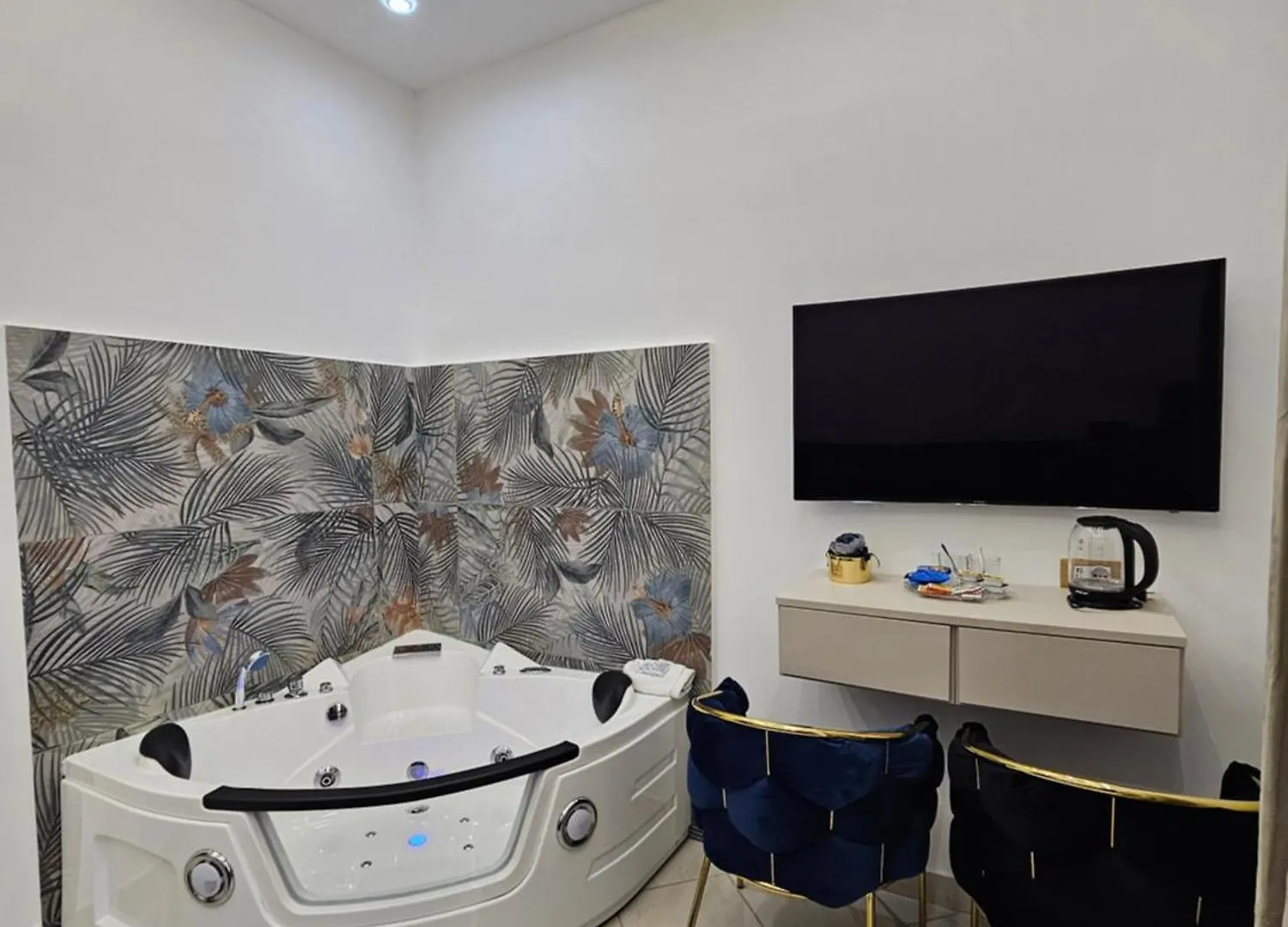 B&B Napoli Centrale Room&Jacuzzi 2*, Nápoly