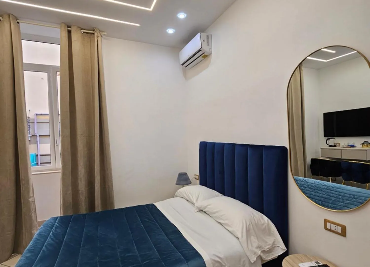 B&B Napoli Centrale Room&Jacuzzi 2*, Nápoly Olaszország