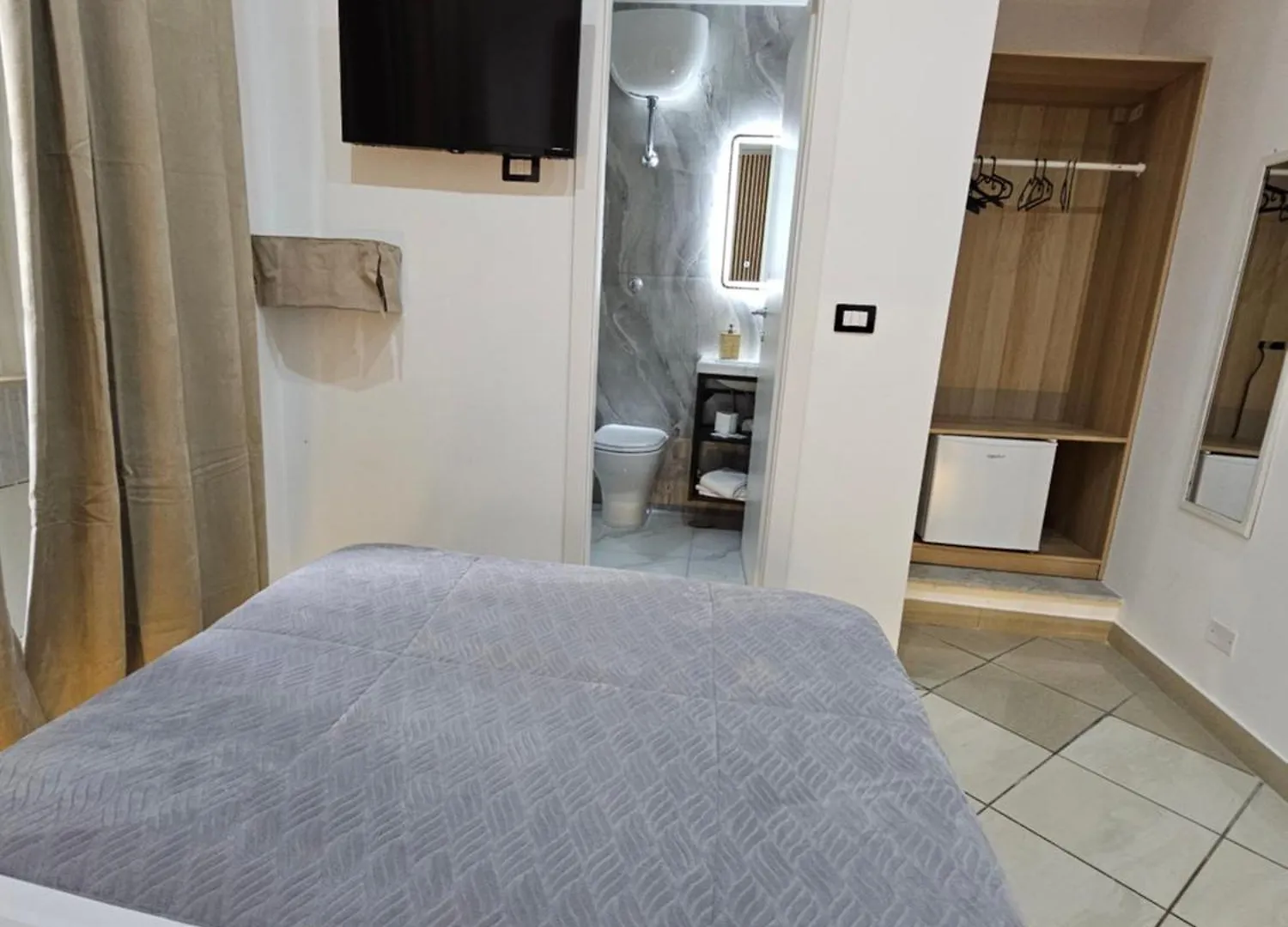 B&B Napoli Centrale Room&Jacuzzi 2*, Nápoly Olaszország